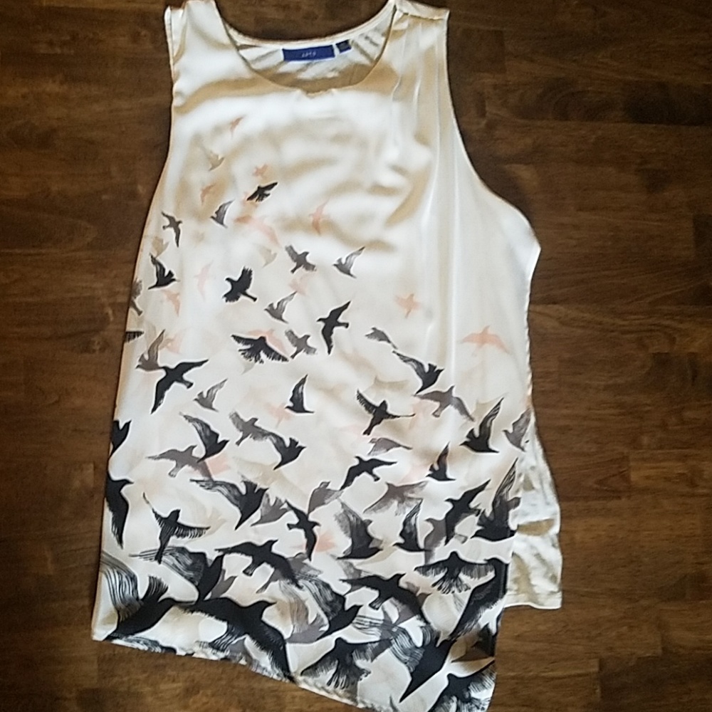 🍩 {Apt 9} Bird tank blouse with accents 🍩